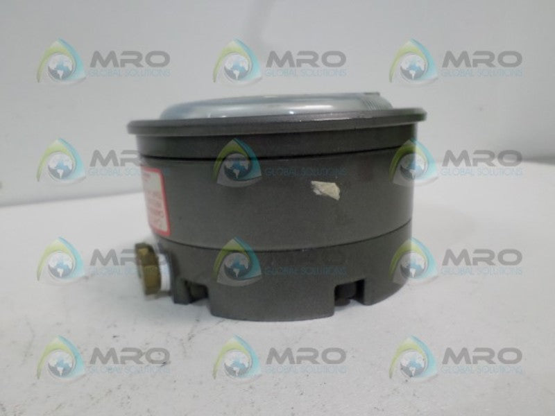 DWYER 4030 PRESSURE GAUGE 0-30PSI  UNMP