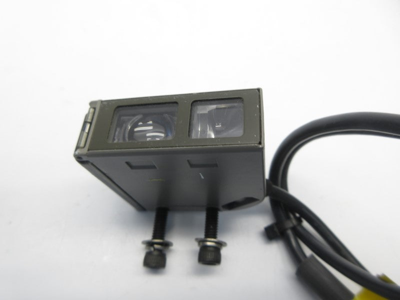 OMRON E3S-CL1 10-30VDC (AS PICTURED) NSNP
