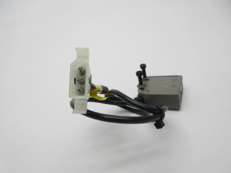 OMRON E3S-CL1 10-30VDC (AS PICTURED) NSNP