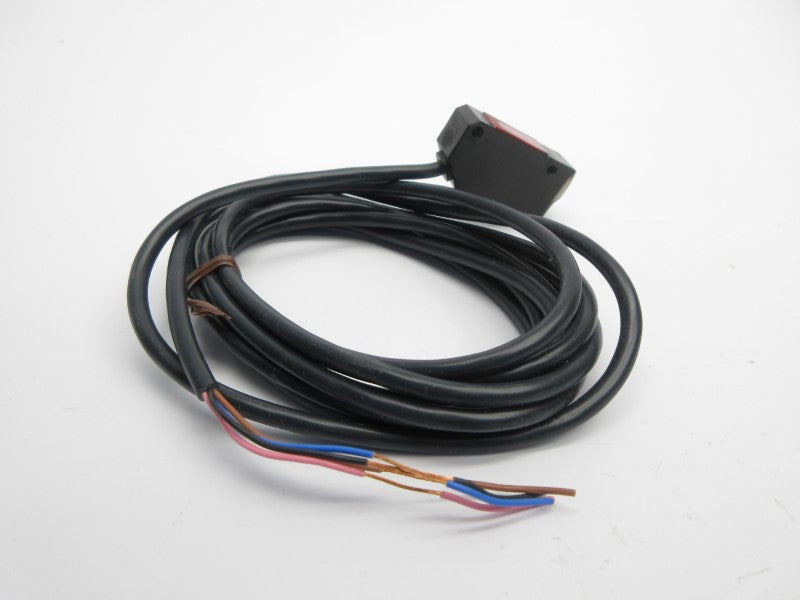 OMRON E3V3-D61 12-24VDC NSNP