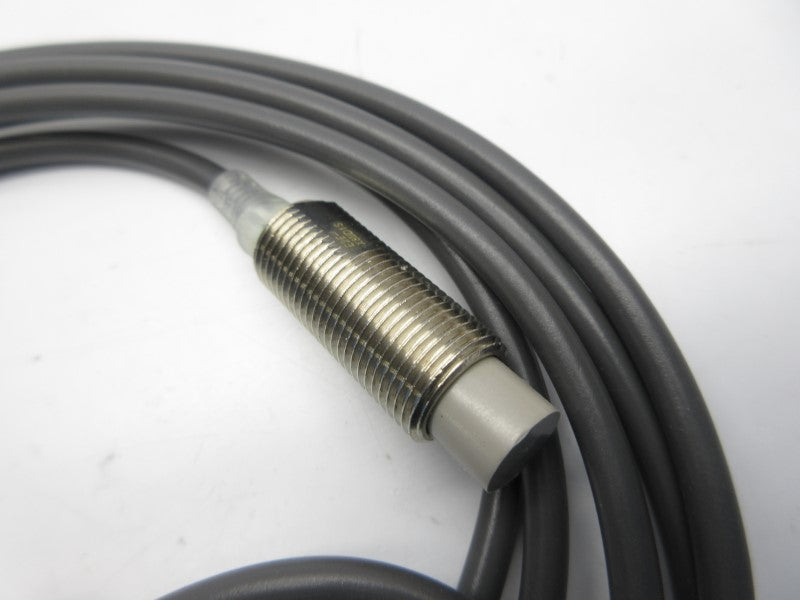 OMRON E2E-X8MD1S 12-24VDC NSNP