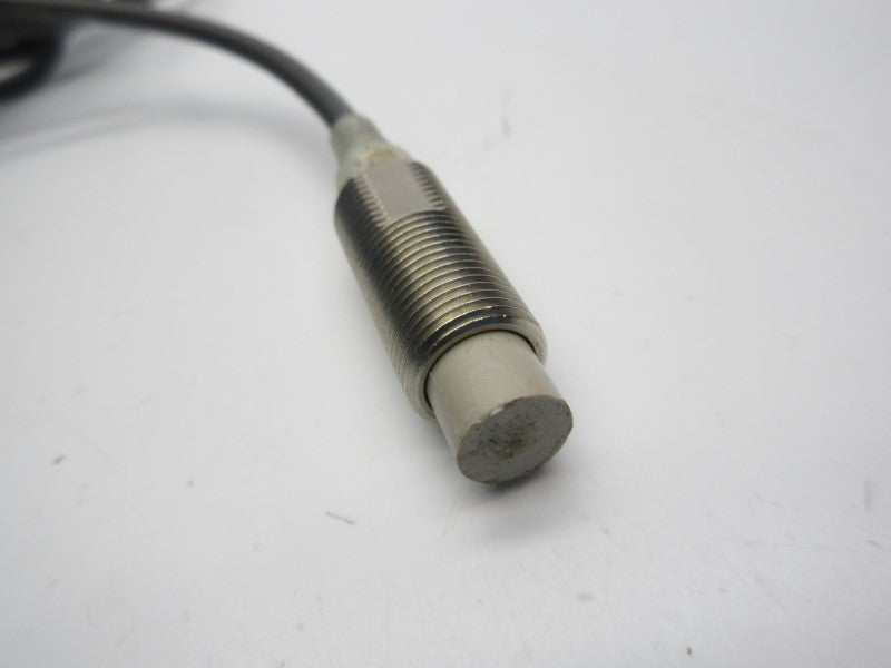 OMRON E2E-X8MD1S 12-24VDC UNMP