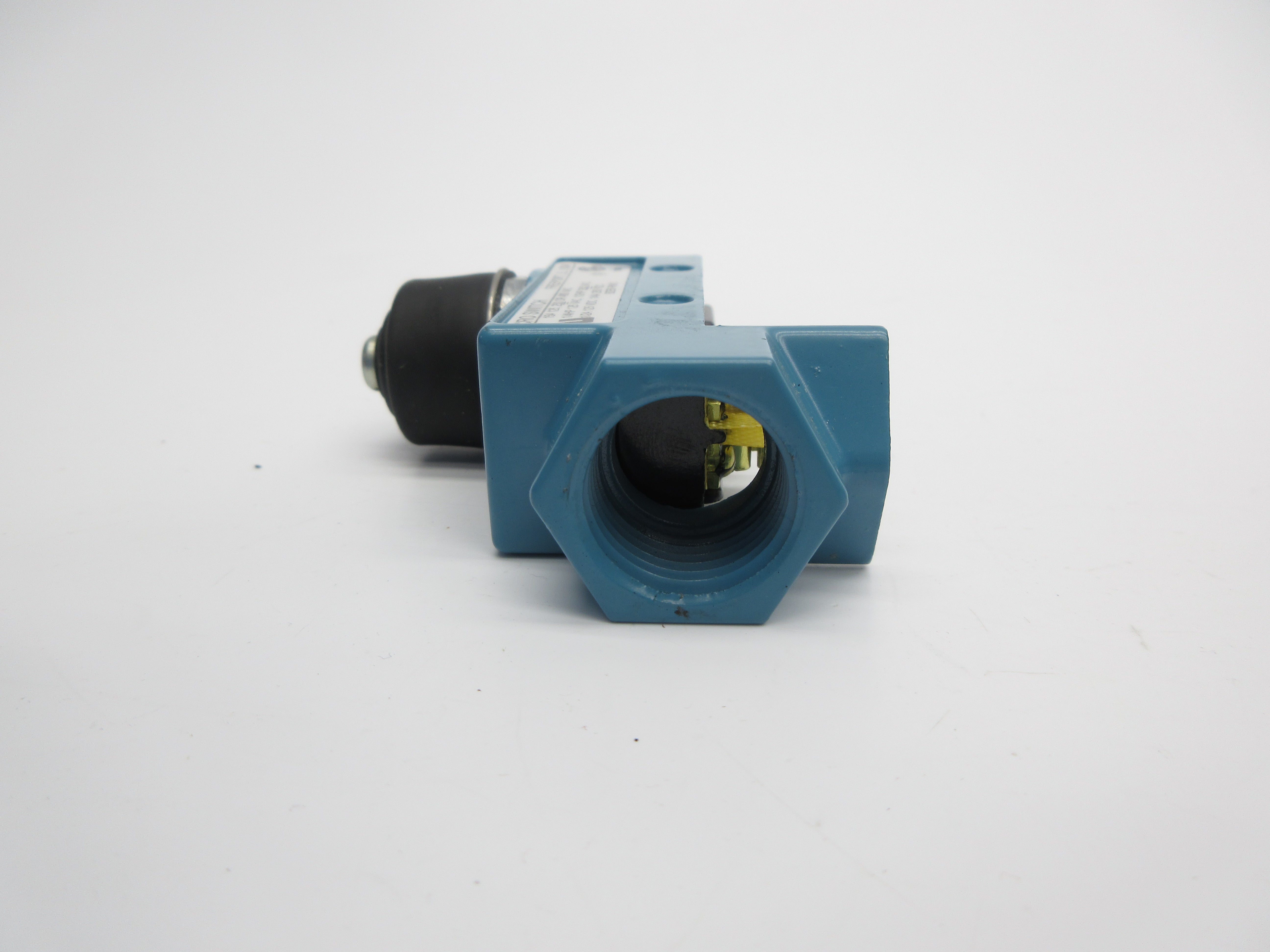 MICRO SWITCH BZE6-RNX1 480VAC 15A (AS PICTURED) NSNP