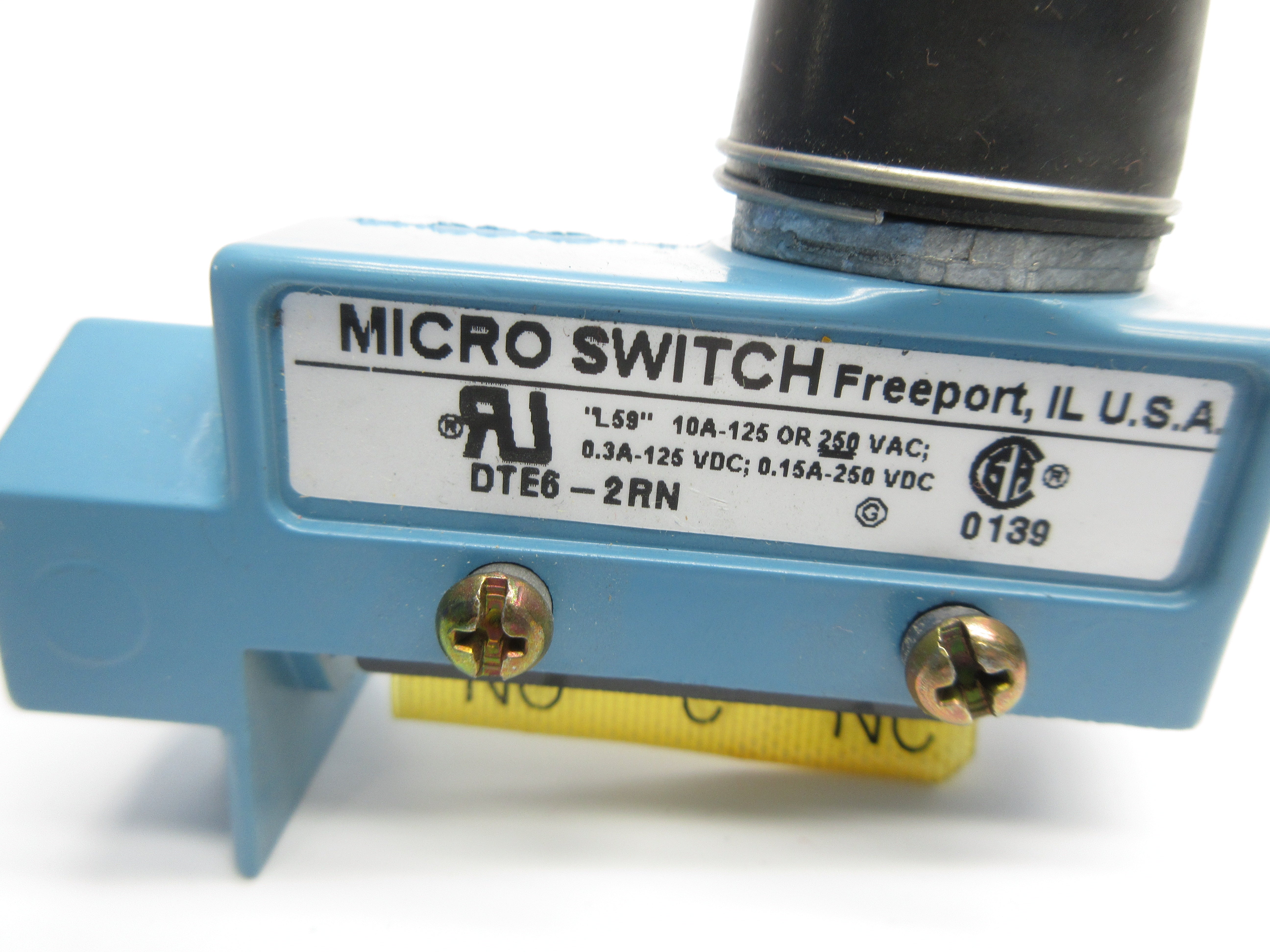 MICRO SWITCH DTE6-2RN 250VAC 10A (AS PICTURED) NSNP