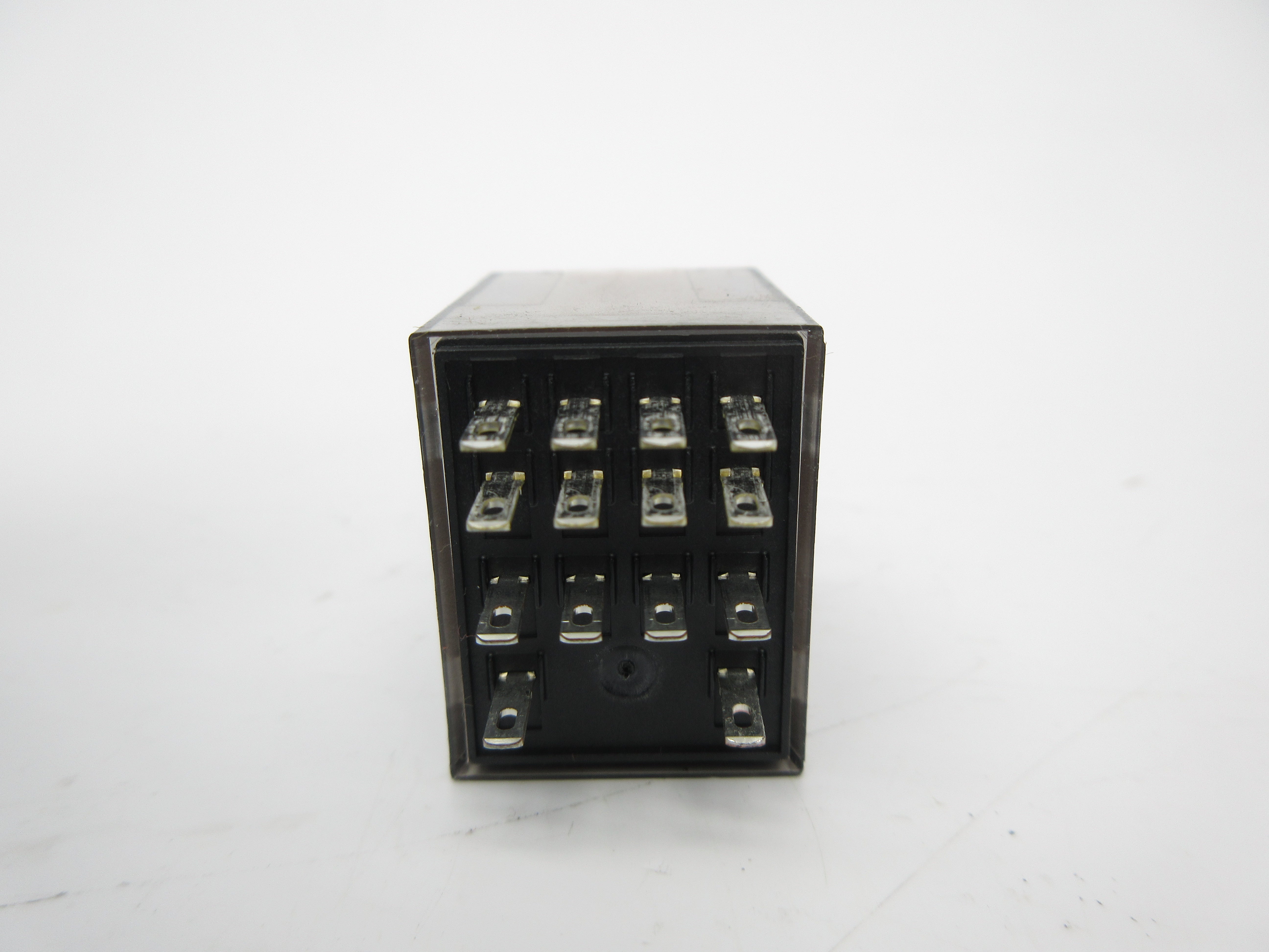 SCHRACK PT570L24 250VAC 6A NSNP