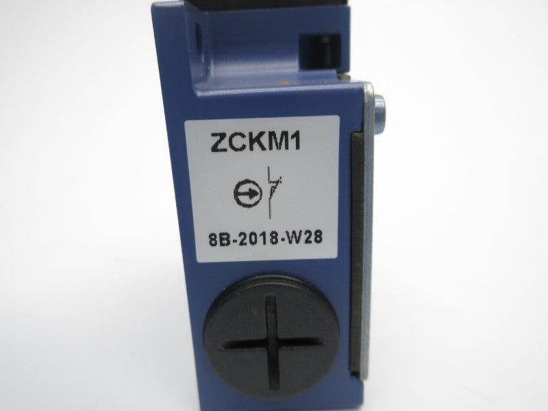 TELEMECANIQUE ZCKM1 240V 3A NSNP