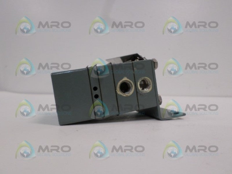MOORE 612 14775-33/4NG PNEUMATIC PRESSURE RELAY UNMP