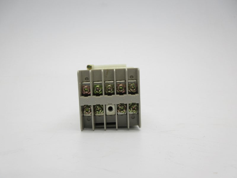 OMRON E5CS-R1KJX-F 100-240VAC 3A (AS PICTURED) NSNP