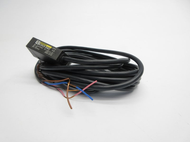 OMRON E3V3-D62 12-24VDC NSNP