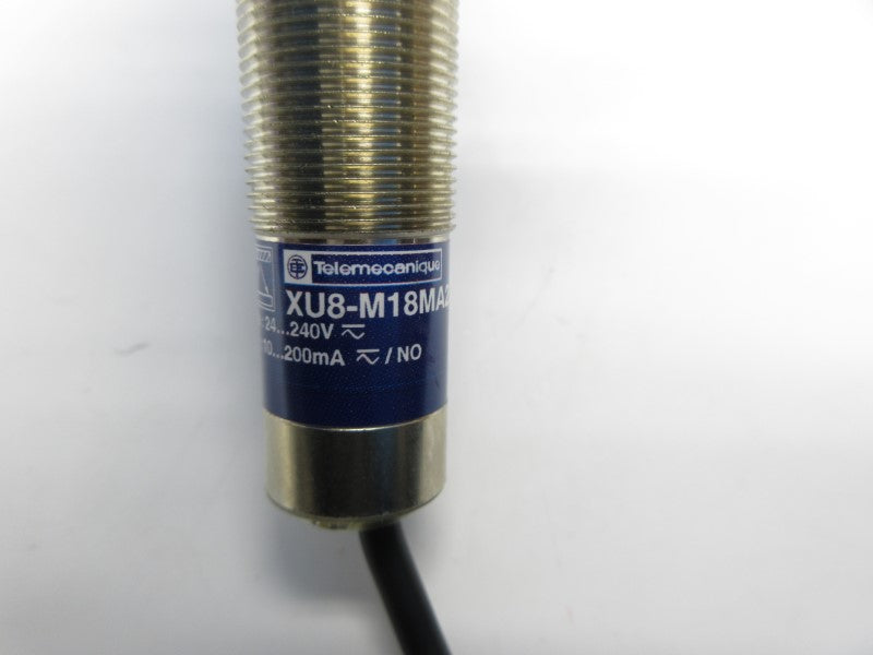 TELEMECANIQUE XU8-M18MA230 24-240V NSNP