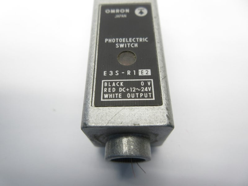 OMRON E3S-R1E2 12-24VDC (AS PICTURED) UNMP
