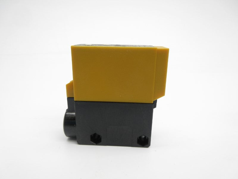 OMRON E3A2-10M4T 24-240VAC NSMP