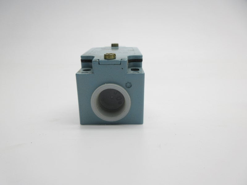 TELEMECANIQUE ZCK-J11H7 240V 3A NSNP