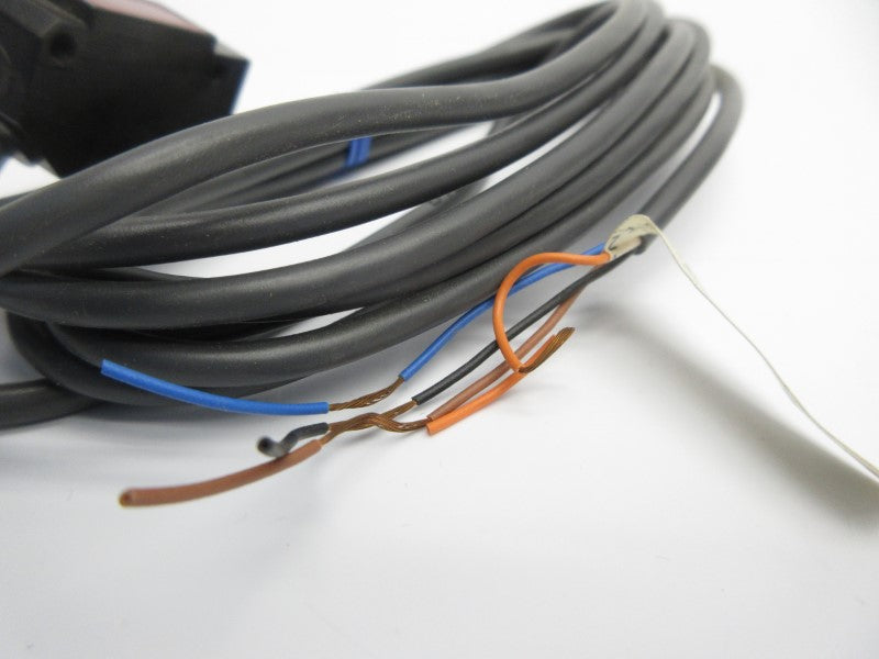 OMRON E3V-R2C43S 12-24VDC 2M NSMP