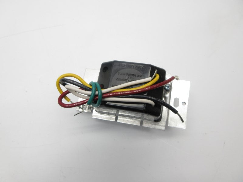LUTRON SF-10P-WH 120V 8A NSMP