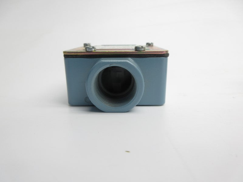 TELEMECANIQUE XCKL102 240V 3A NSNP