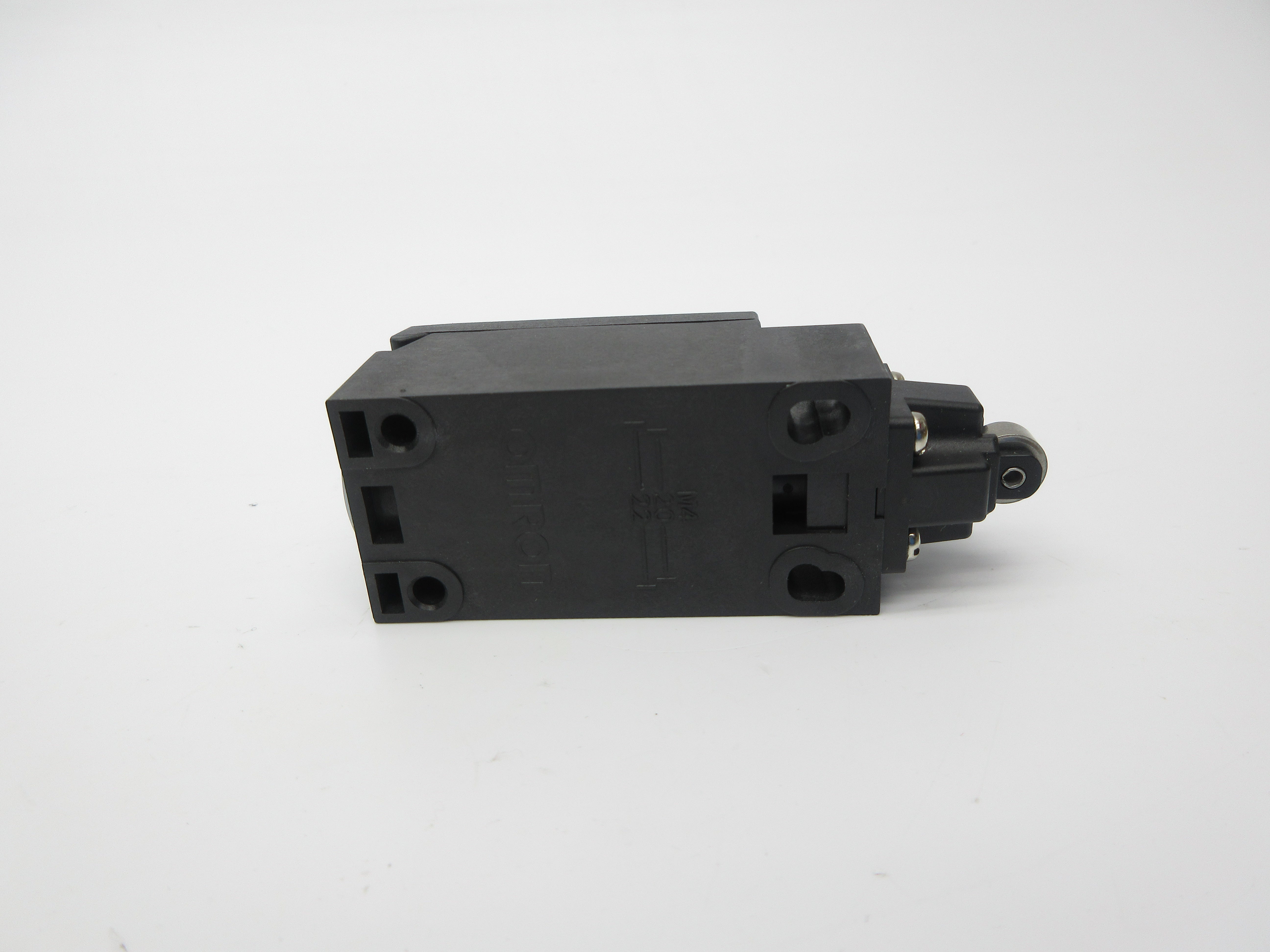 OMRON D4N-2234 240VAC 3A NSMP