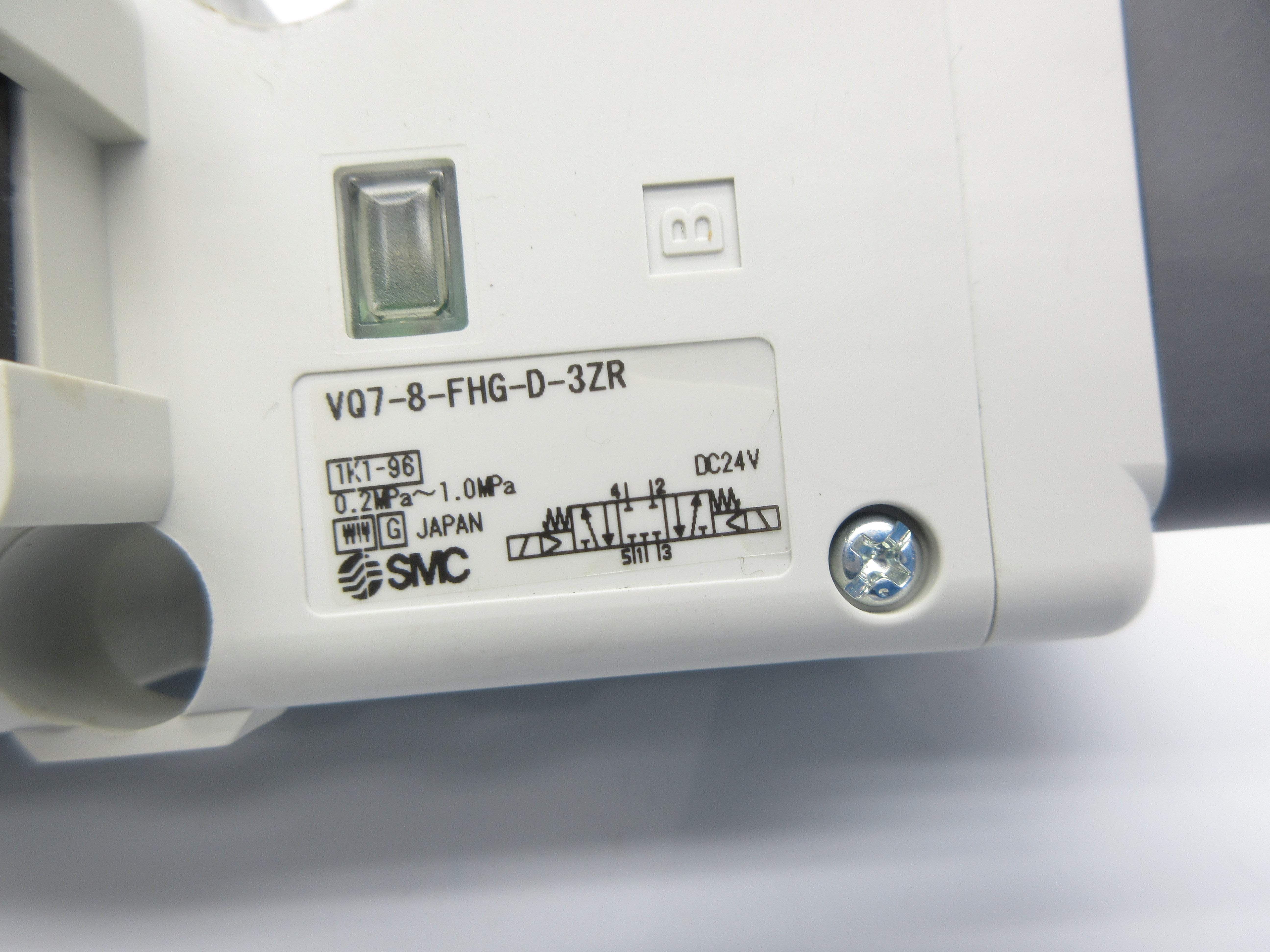 SMC VQ7-8-FHG-D-3ZR 24VDC UNMP
