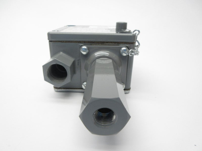 ALLEN BRADLEY 836T-T262J SER. A 120-600VAC 60A 24-250PSI (BR/WH) NSMP