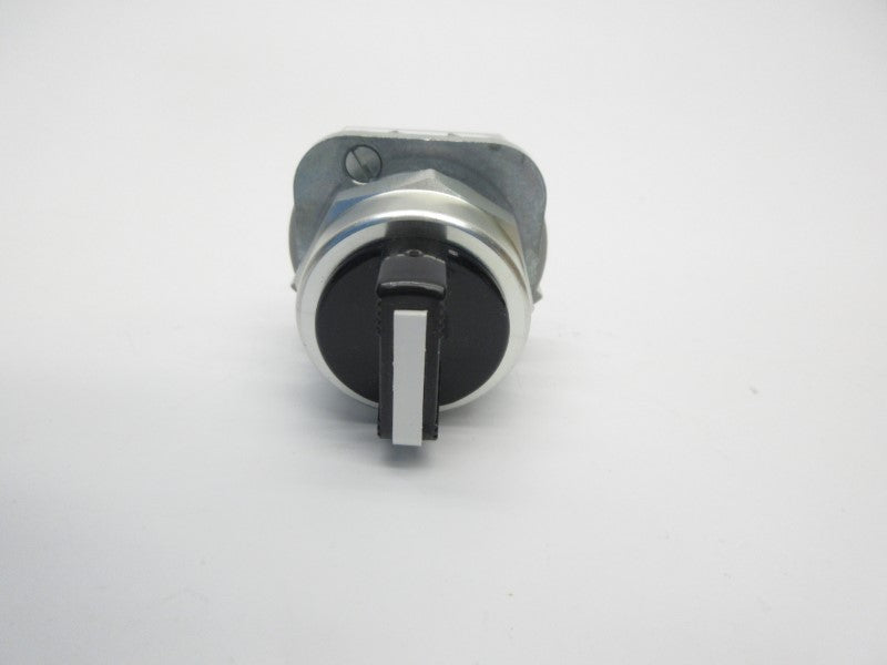 ALLEN BRADLEY 800T-J5KE7 SER. U (WH) NSMP