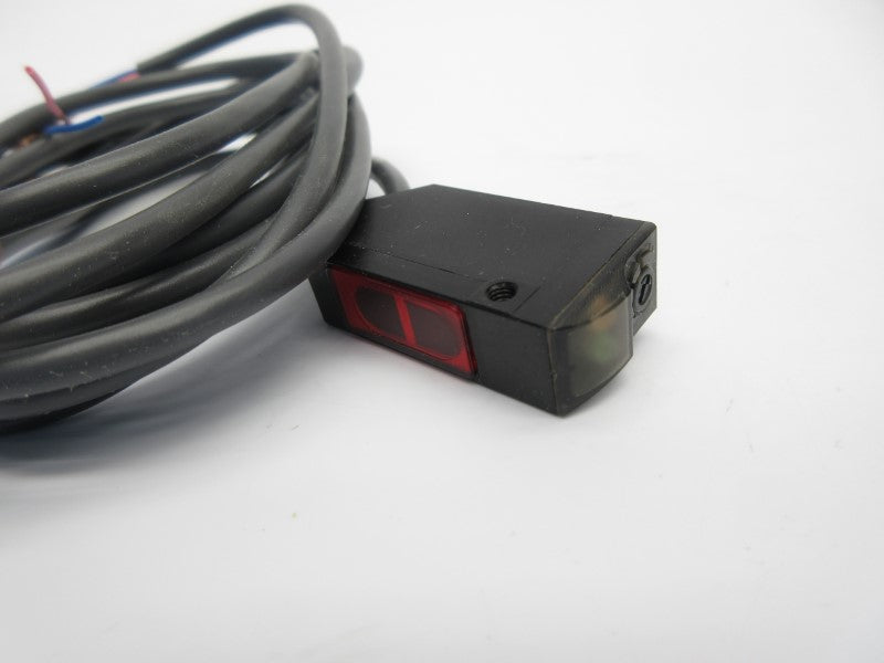 OMRON E3V3-D61 12-24VDC 2M NSMP