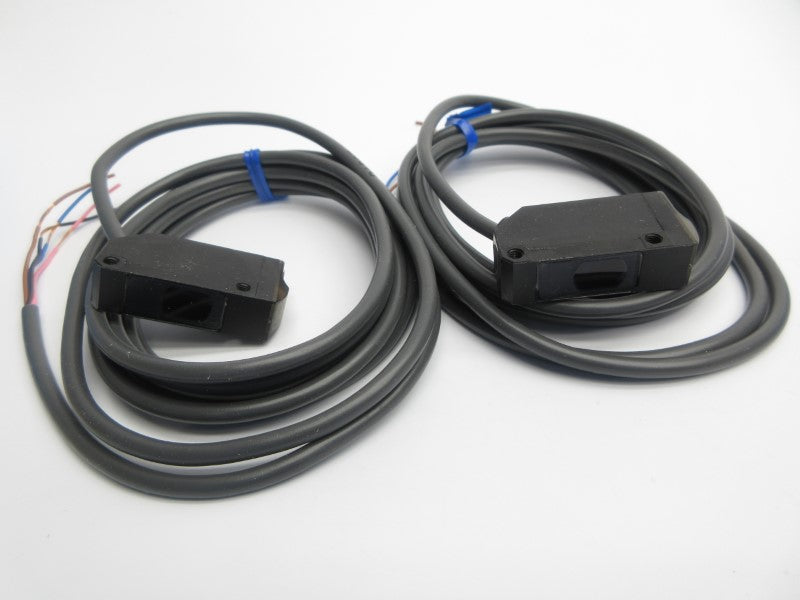 OMRON E3V3-T61 12-24VDC 2M NSMP