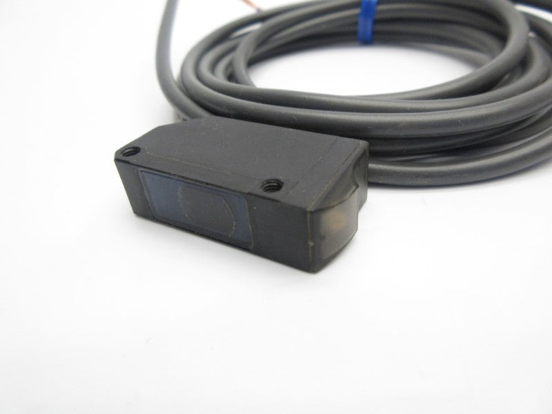 OMRON E3V3-T61-L 12-24VDC NSNP