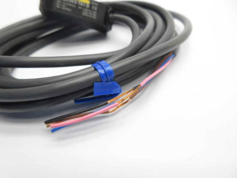 OMRON E3V3-T61-D 12-24VDC NSNP