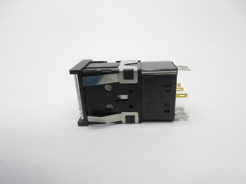 IDEC MCM23D-M10 220VAC 2A NSNP