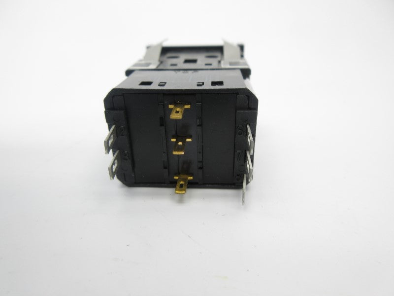 IDEC MCM23D-M10 220VAC 2A NSNP