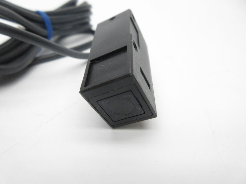 OMRON E3S-2DE4 12-24VDC 2M NSMP