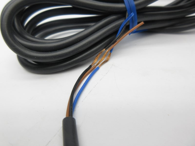 OMRON E3S-2DE4 12-24VDC 2M NSMP