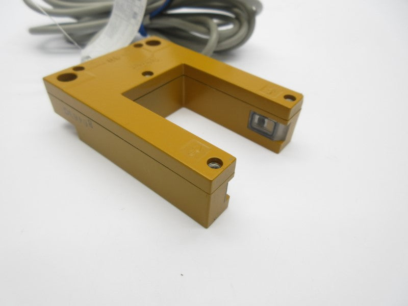 OMRON E3S-GS3B4 1224VDC NSNP