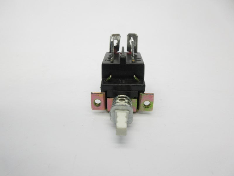 DVE KDC-A04 250V 8A UNMP