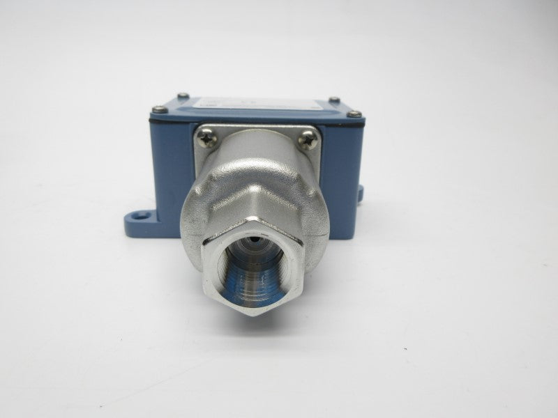 UNITED ELECTRIC J6-S136B 480VAC 15A 0-50"WC NSNP