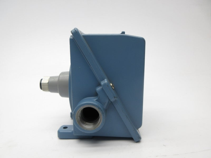 UNITED ELECTRIC J400-361 480VAC 15A 300PSI NSNP