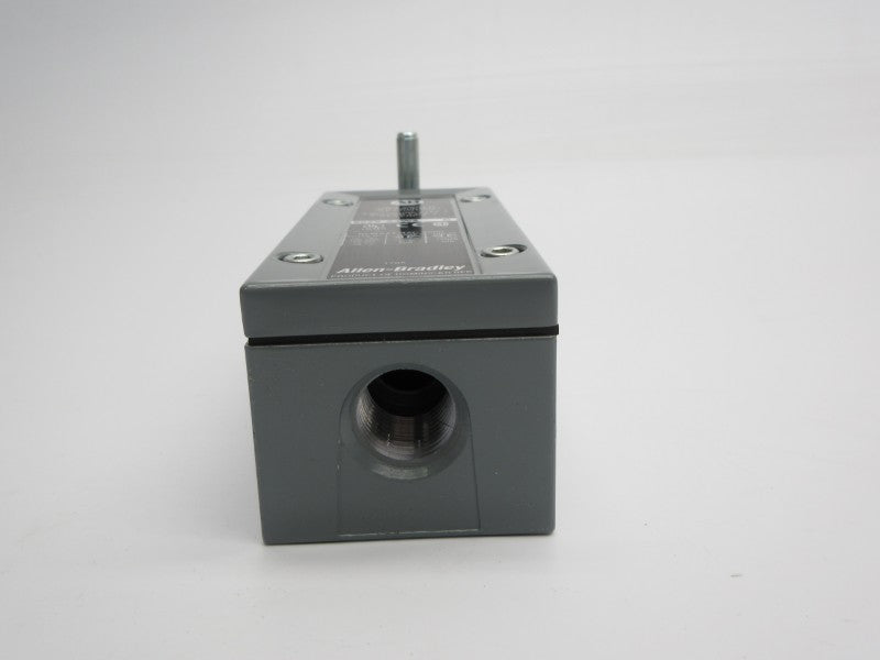 ALLEN BRADLEY 802X-A4W2 SER. C (WH) NSMP