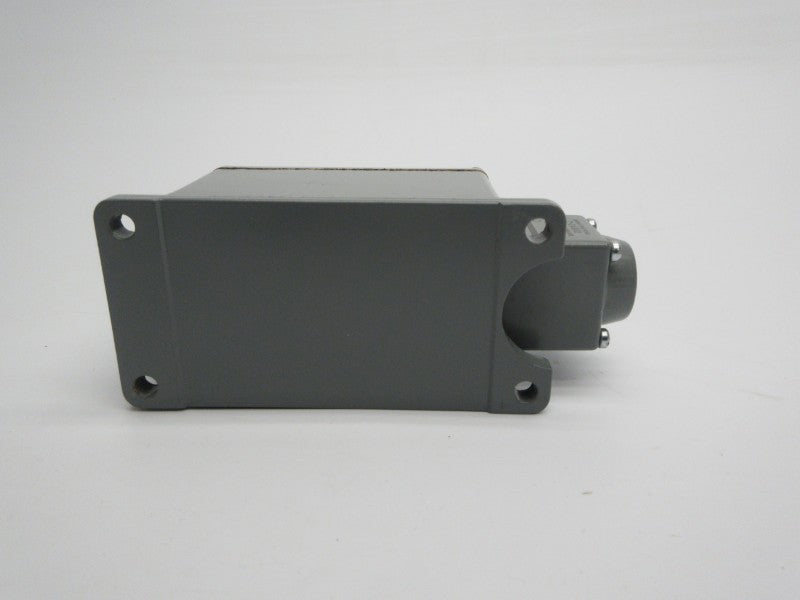 ALLEN BRADLEY 802T-R7TD SER. 2 120VAC 3A (WH) NSMP