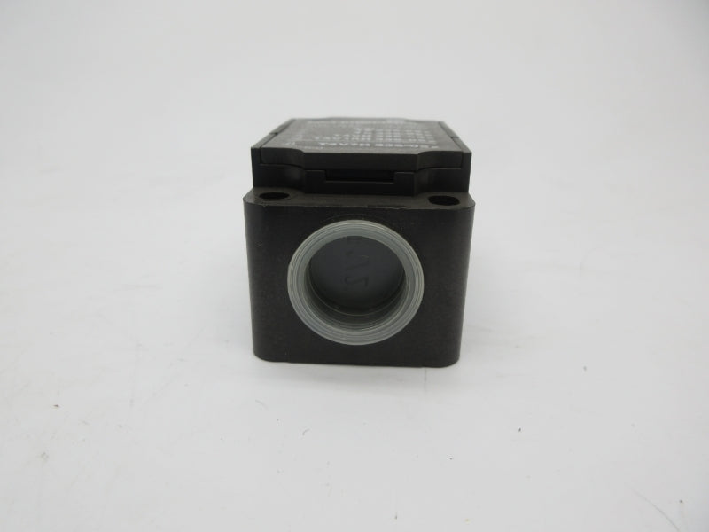 SCHMERSAL TR336-02Z 500V 10A NSNP