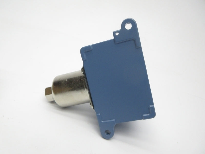 UNITED ELECTRIC J6-156-1943 480VAC 15A 3-100PSI NSMP