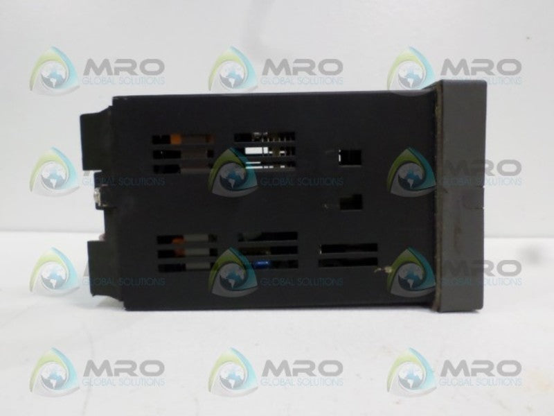 HONEYWELL DC300K-0-003-30-0000-0 TEMPERATURE CONTROLLER UNMP