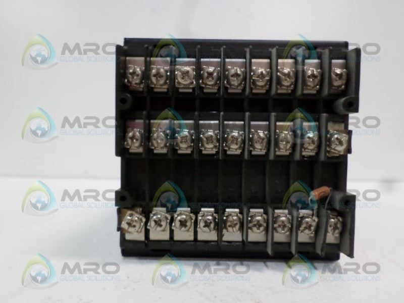 HONEYWELL DC300K-0-003-30-0000-0 TEMPERATURE CONTROLLER UNMP