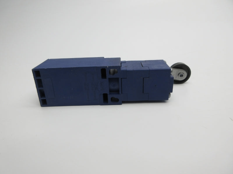 TELEMECANIQUE XCNR2518P20 240V 3A NSNP