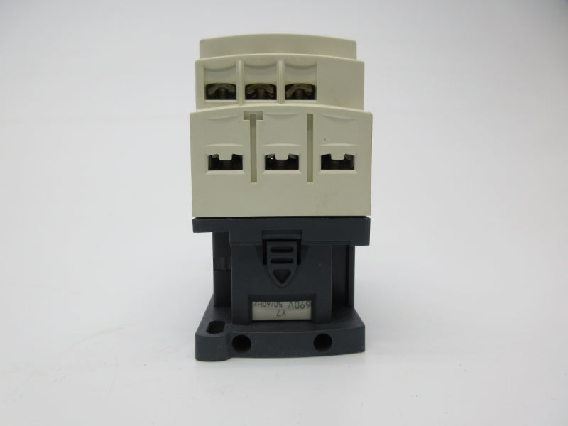 TELEMECANIQUE CAD32Y7 690V NSMP