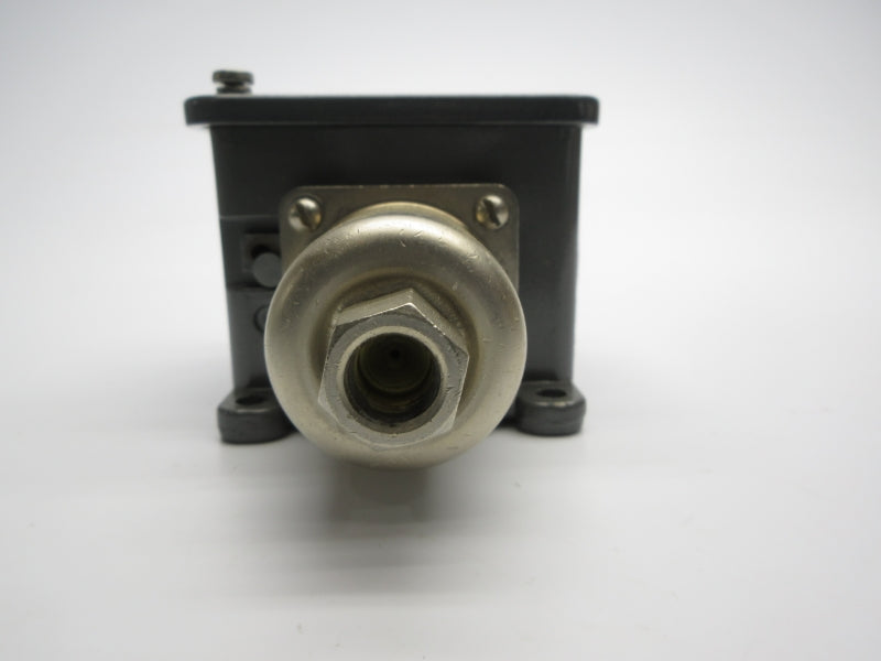 UNITED ELECTRIC H105-126 125/250VAC 15A 30"HGVAC/0PSI NSNP