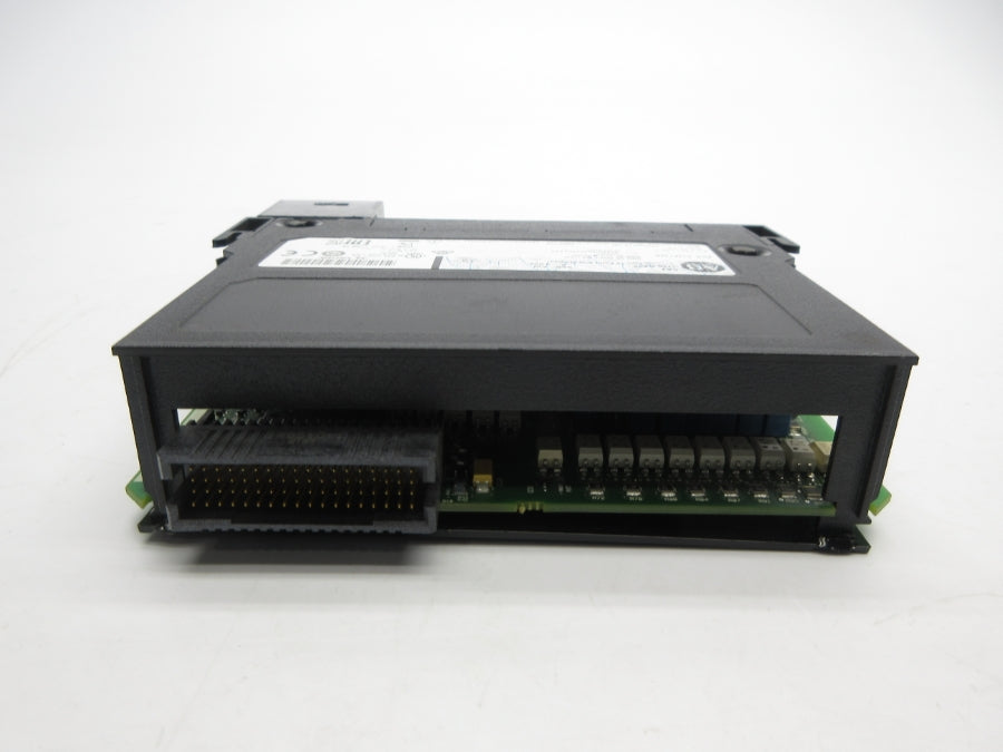 ALLEN BRADLEY 1756-OA16 SER. A F/W 3.003 120/240VAC 0.5A NSNP
