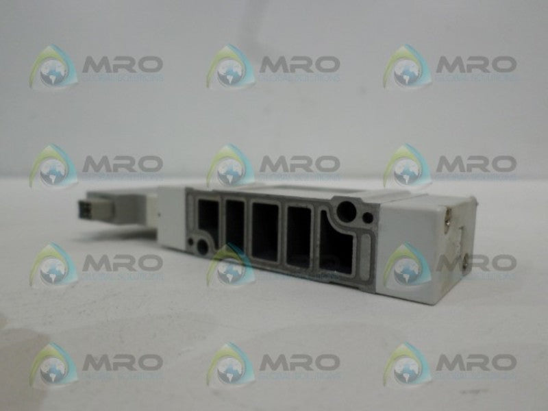 SMC SV3100-5FU SOLENOID VALVE UNMP