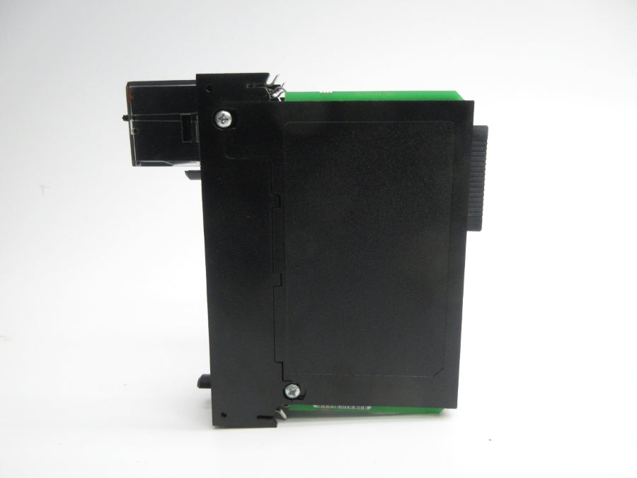 ALLEN BRADLEY 1756-OA16 SER. A F/W 3.2 24VDC (NO DOOR) NSNP