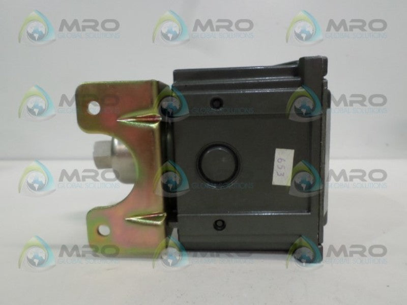 UNITED ELECTRIC H300-156-8342 PRESSURE SWITCH 0-100 PSI UNMP