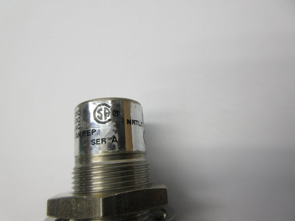 ALLEN BRADLEY 871TM-BH8N18-H2 SER. A 20-250VAC/DC NSNP